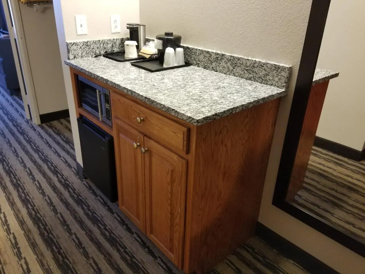 Country Inn & Suites By Radisson, Nashville Airport East, Tn מלון